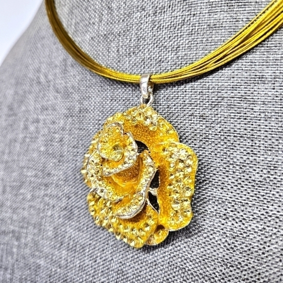 NEW Style & Co. Gold-Tone Retro Rhinestone Rose Flower Necklace & Clip Earrings - Picture 3 of 7